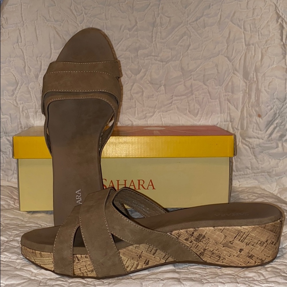 Sandals  (wedge heels)